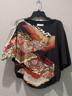 Kanojo Kimono Style Black Floral-Patterned Women's Top with Red & Gold Accents